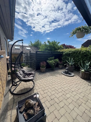 ved overdækket terrasse.